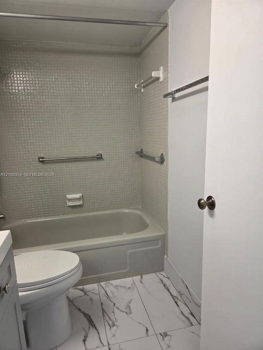 For Sale: $138,900 (2 beds, 1 baths, 819 Square Feet)