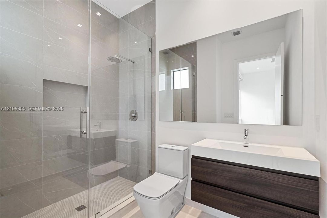 В аренду: $15,000 (5 спален, 5 ванн, 4067 Квадратных фут)