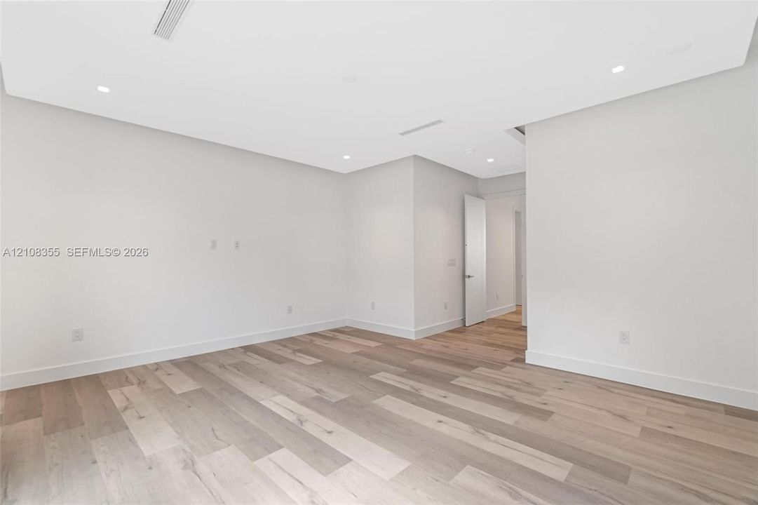 В аренду: $15,000 (5 спален, 5 ванн, 4067 Квадратных фут)