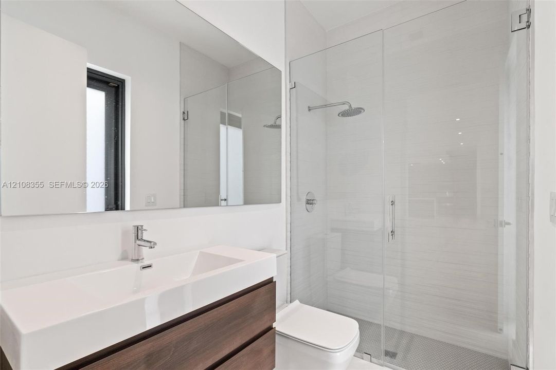 В аренду: $15,000 (5 спален, 5 ванн, 4067 Квадратных фут)