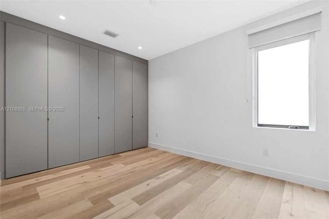 В аренду: $15,000 (5 спален, 5 ванн, 4067 Квадратных фут)