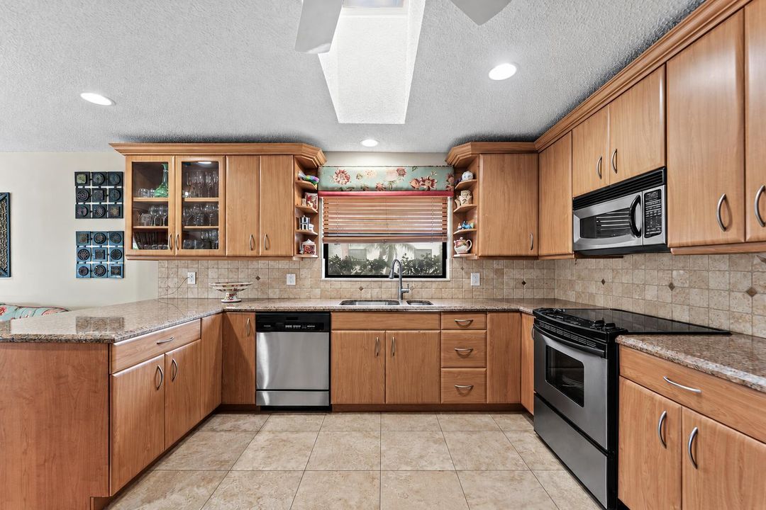 016-16821RoseAppleDrive