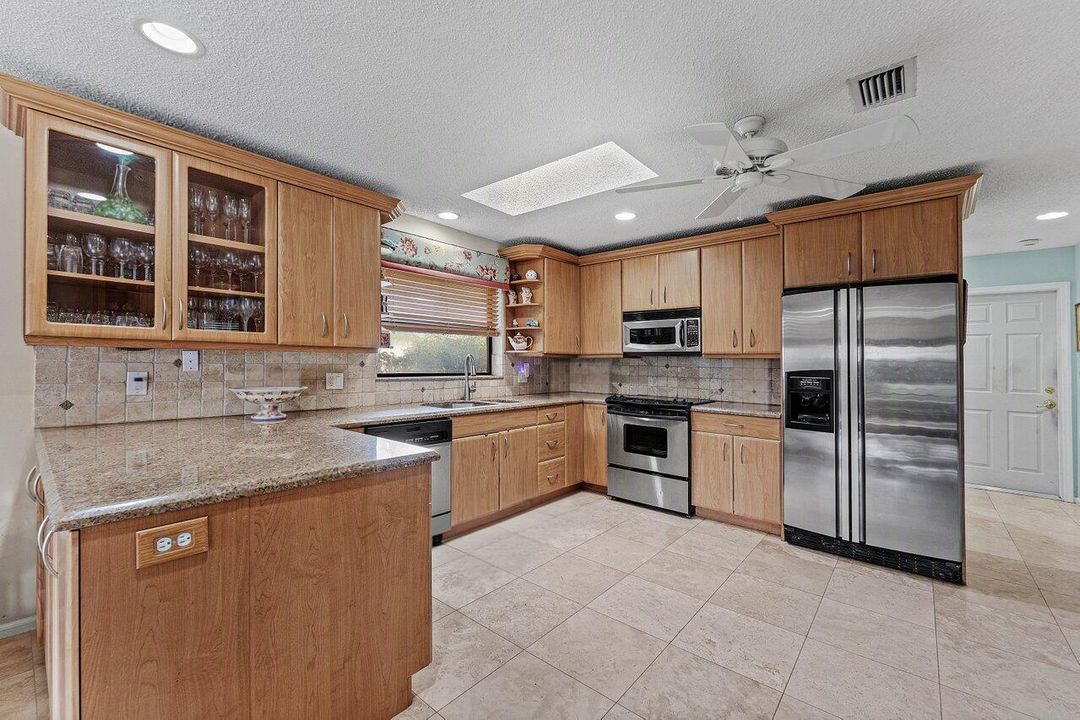 015-16821RoseAppleDrive