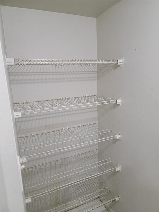 1000038221