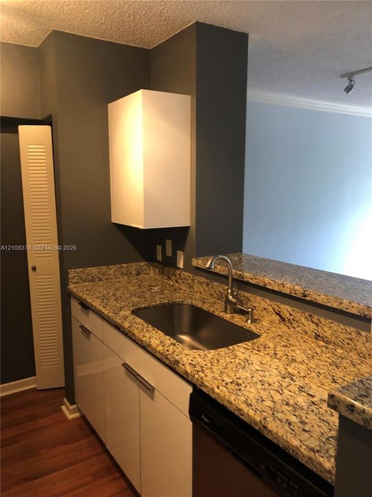 В аренду: $2,250 (1 спален, 1 ванн, 736 Квадратных фут)