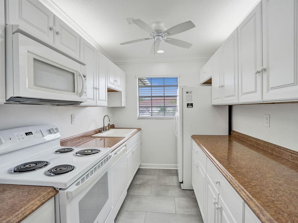 NICE KITCHEN