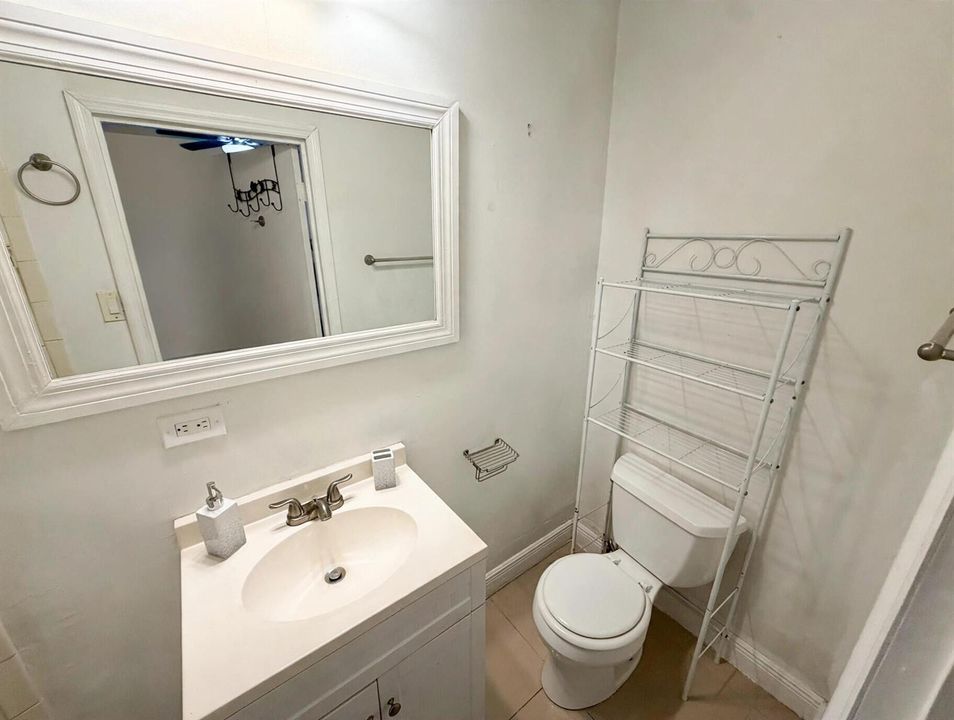 04-bathroom-2