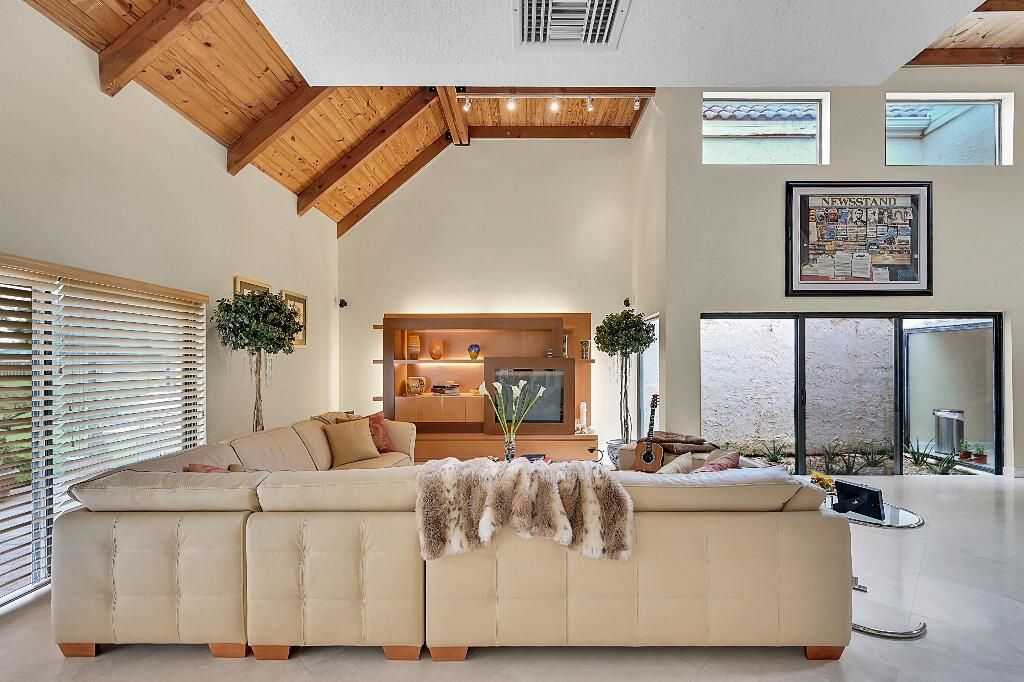 6130 Via Tierra Drive, Boca Raton