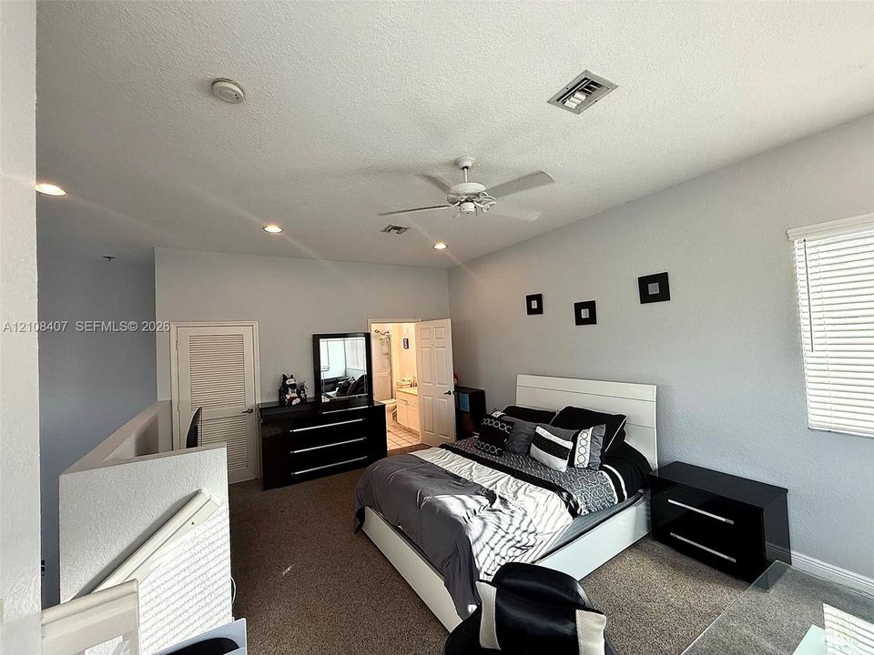 For Rent: $3,700 (3 beds, 3 baths, 2007 Square Feet)