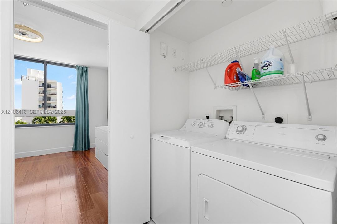 For Sale: $695,000 (2 beds, 2 baths, 1262 Square Feet)