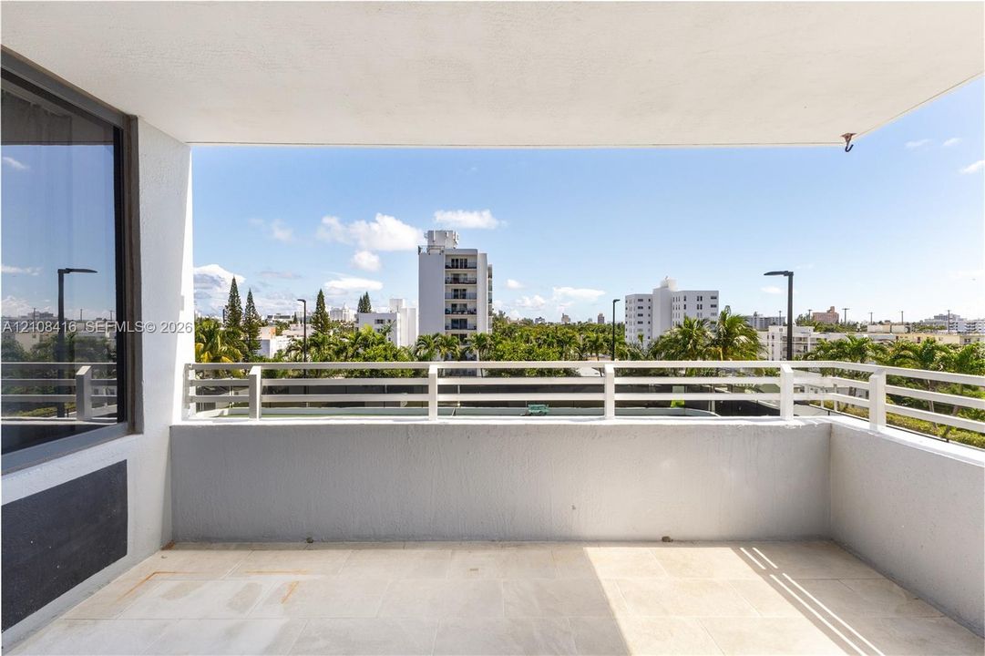 For Sale: $695,000 (2 beds, 2 baths, 1262 Square Feet)