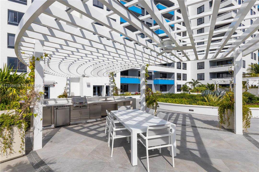 For Sale: $695,000 (2 beds, 2 baths, 1262 Square Feet)