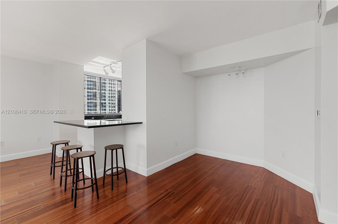 For Sale: $695,000 (2 beds, 2 baths, 1262 Square Feet)