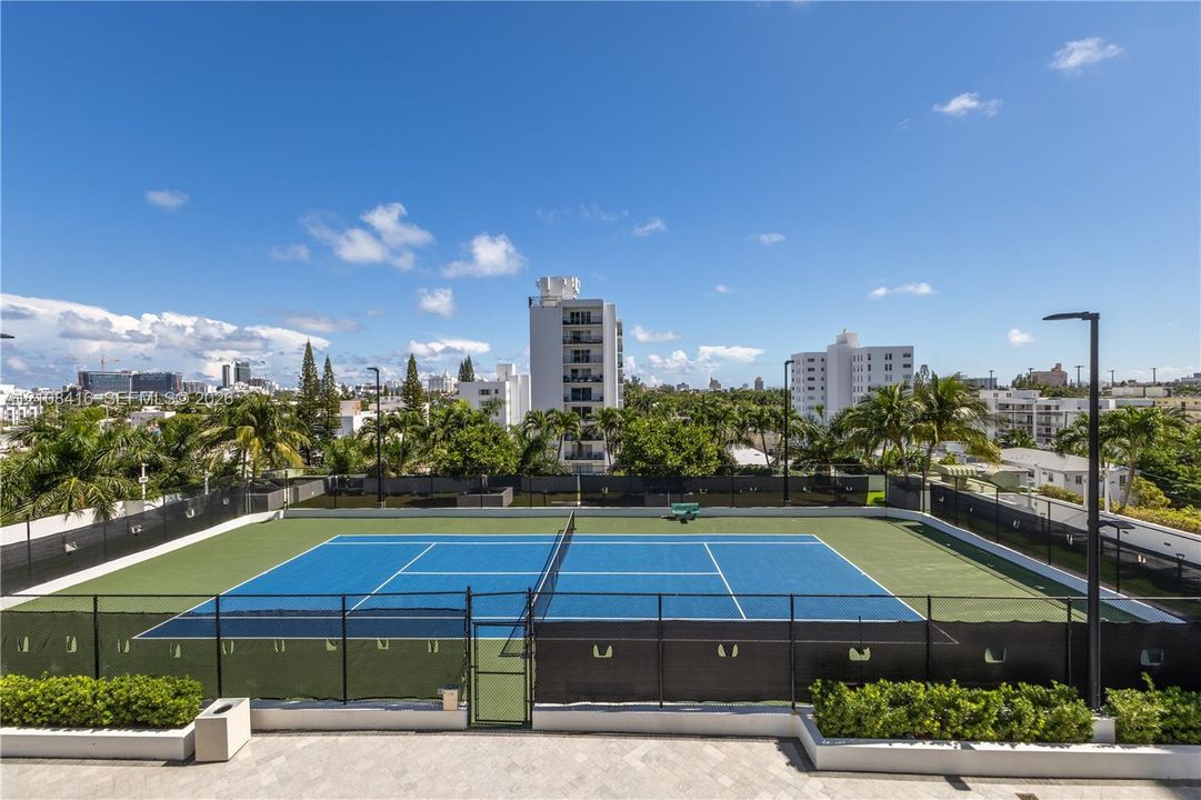 For Sale: $695,000 (2 beds, 2 baths, 1262 Square Feet)