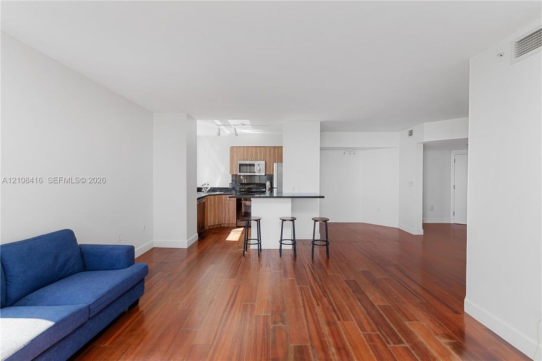 For Sale: $695,000 (2 beds, 2 baths, 1262 Square Feet)