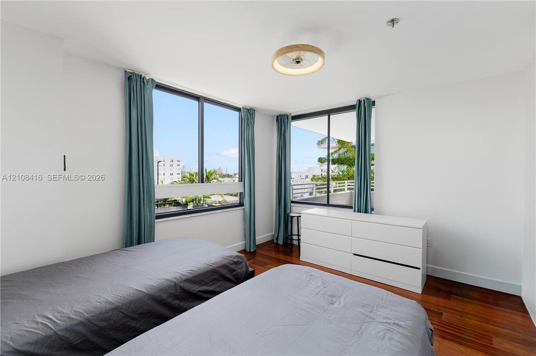 For Sale: $695,000 (2 beds, 2 baths, 1262 Square Feet)