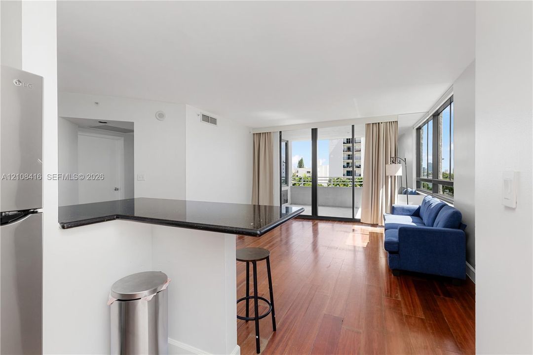 For Sale: $695,000 (2 beds, 2 baths, 1262 Square Feet)
