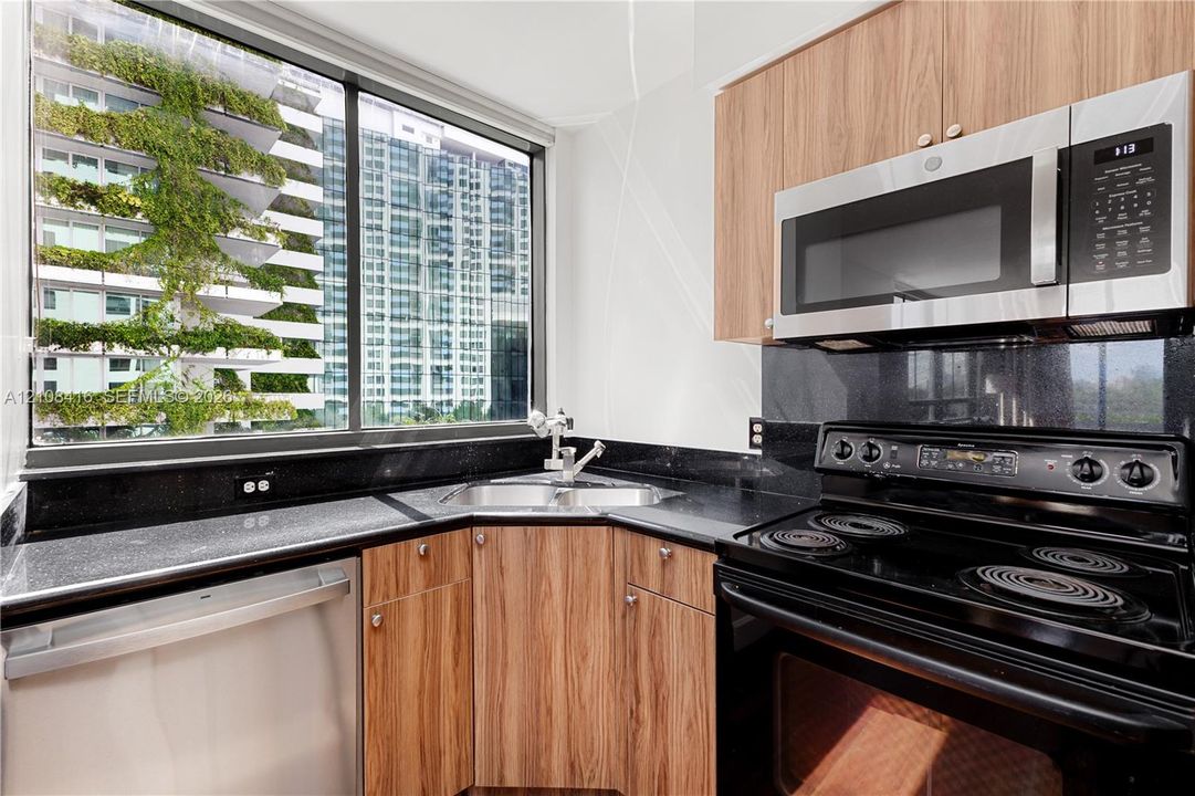 For Sale: $695,000 (2 beds, 2 baths, 1262 Square Feet)