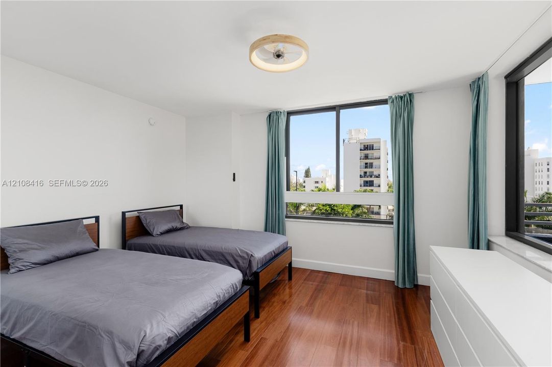 For Sale: $695,000 (2 beds, 2 baths, 1262 Square Feet)