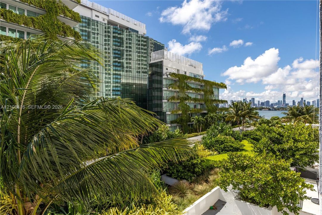 For Sale: $695,000 (2 beds, 2 baths, 1262 Square Feet)