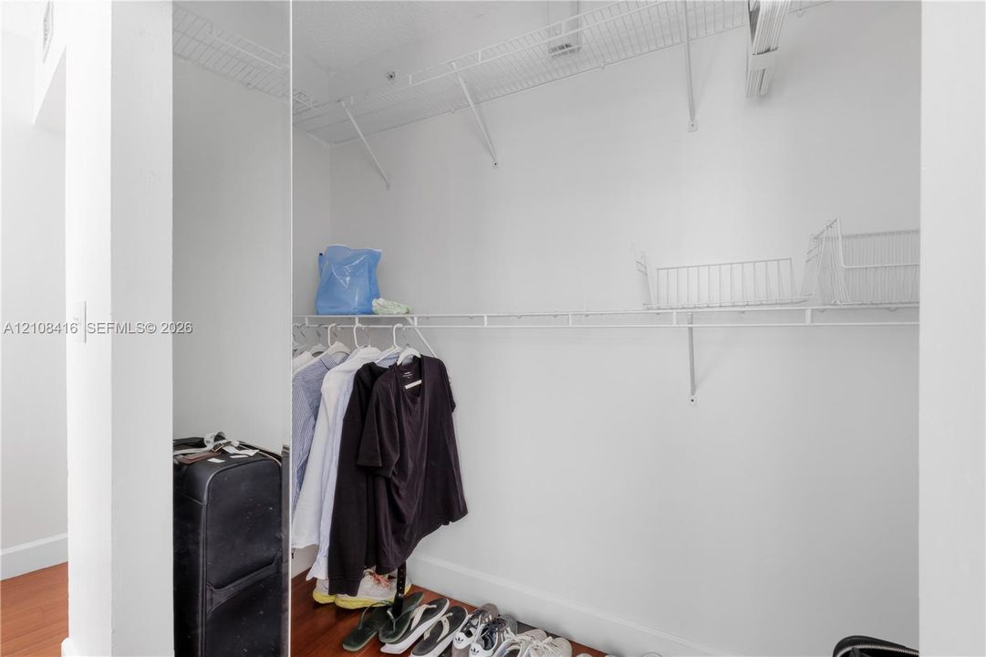 For Sale: $695,000 (2 beds, 2 baths, 1262 Square Feet)
