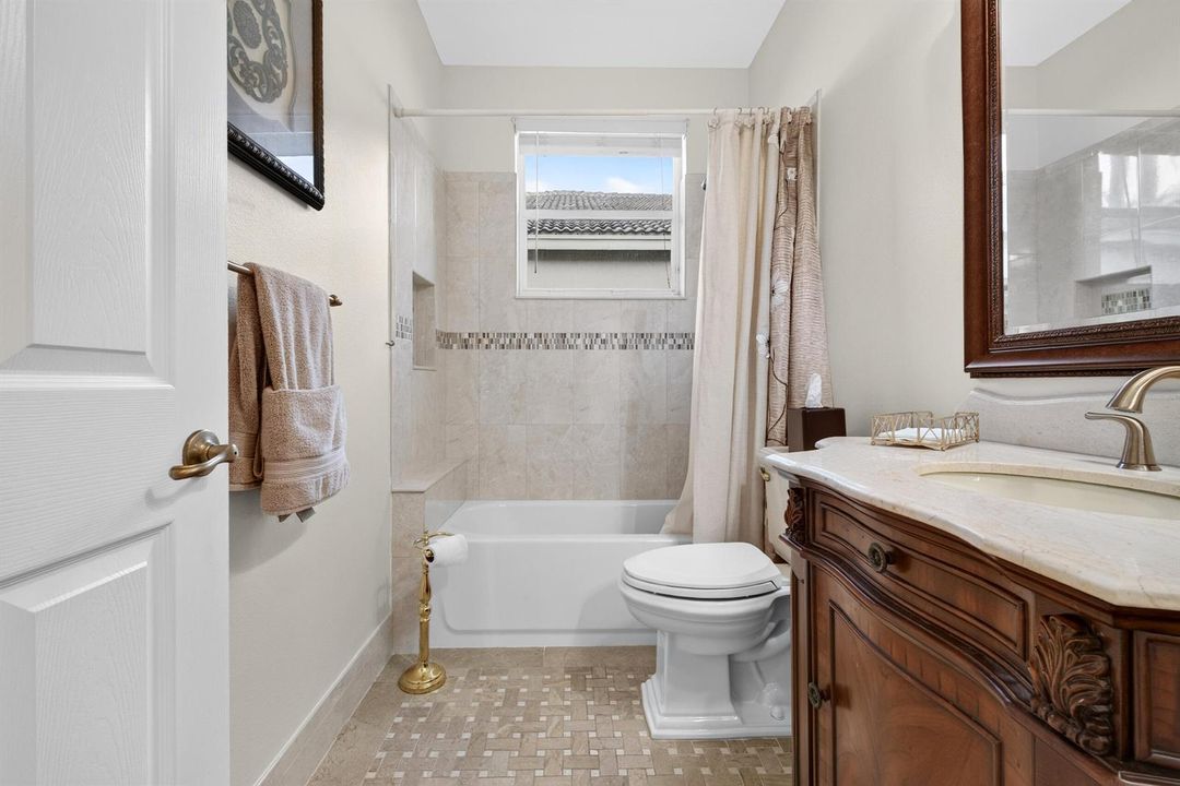 Guest Bathroom Wing 2