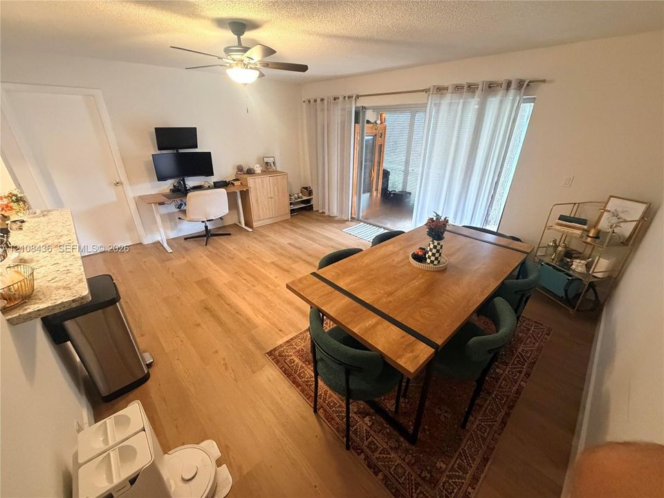 На продажу: $279,500 (2 спален, 2 ванн, 1200 Квадратных фут)