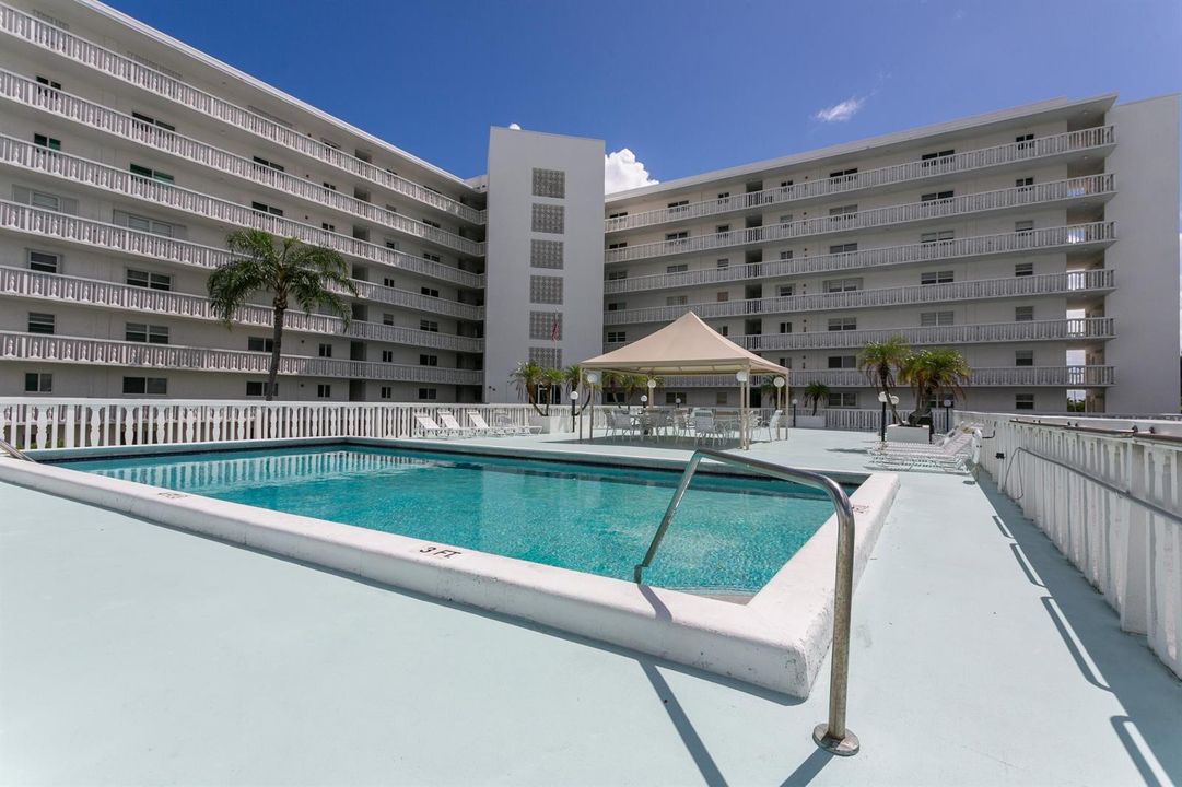 23301lakeshoredrive40929005poolhires
