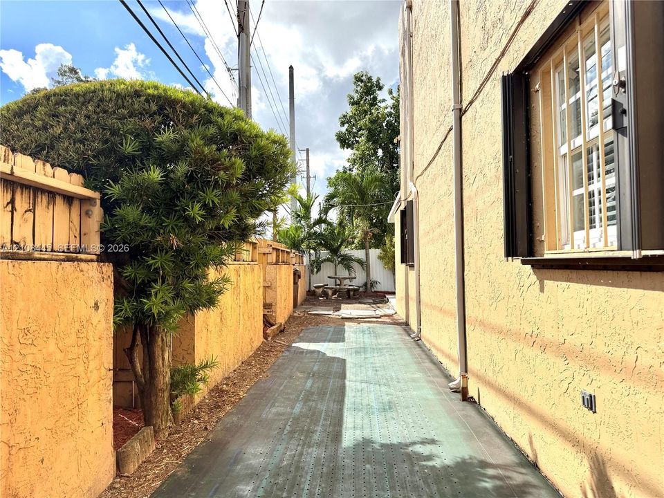 For Rent: $3,750 (4 beds, 2 baths, 1910 Square Feet)