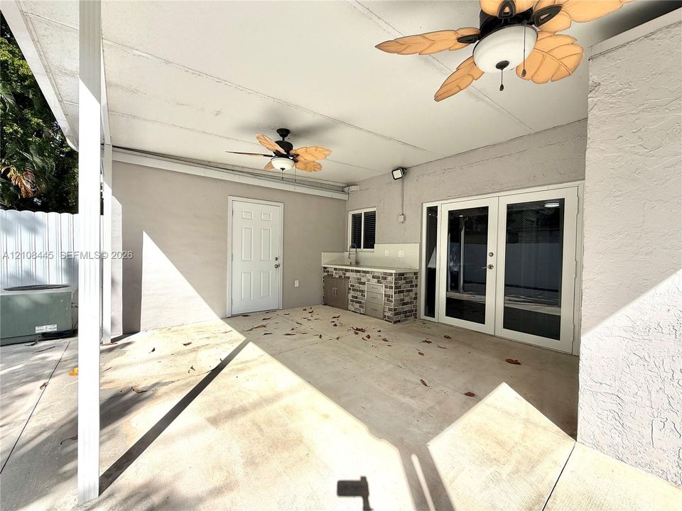 For Rent: $3,750 (4 beds, 2 baths, 1910 Square Feet)