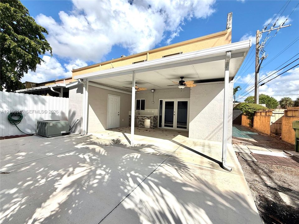 For Rent: $3,750 (4 beds, 2 baths, 1910 Square Feet)
