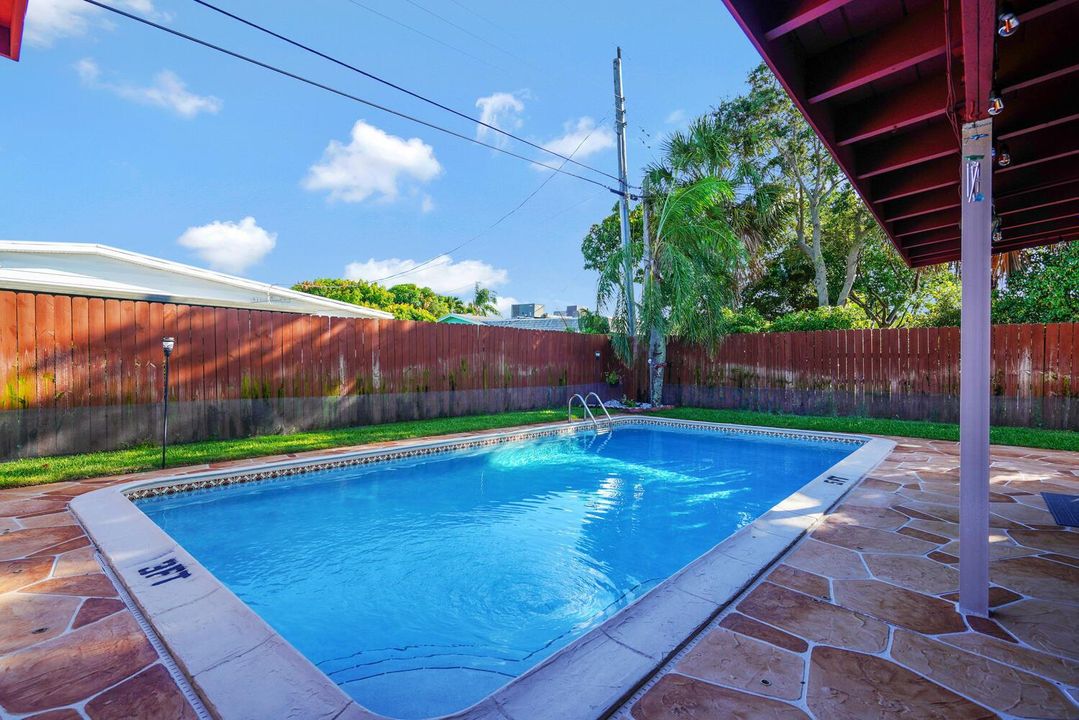 416 Lighthouse Drive North-large-030-011