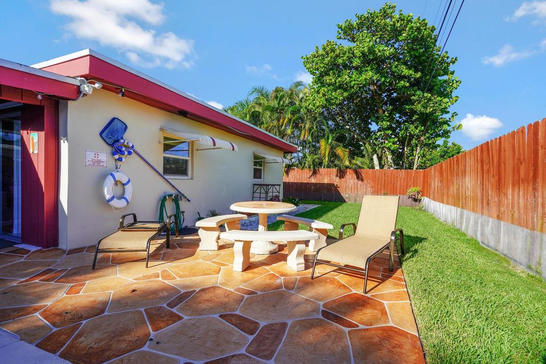 416 Lighthouse Drive North-large-031-019