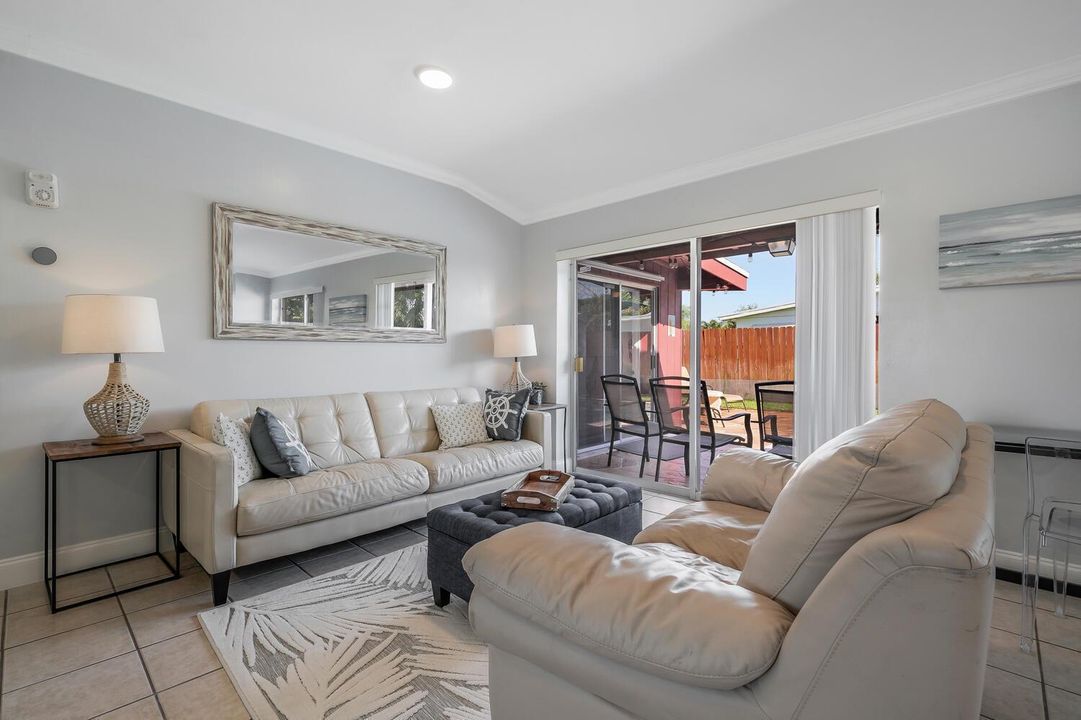 416 Lighthouse Drive North-large-008-037