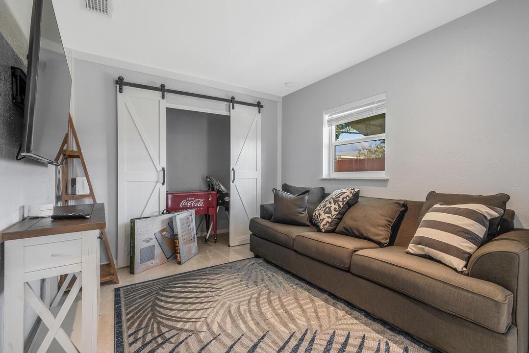 416 Lighthouse Drive North-large-023-032