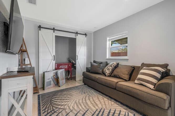 416 Lighthouse Drive North-small-023-032