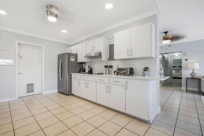 416 Lighthouse Drive North-small-012-009