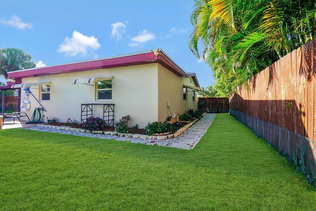 416 Lighthouse Drive North-large-032-028