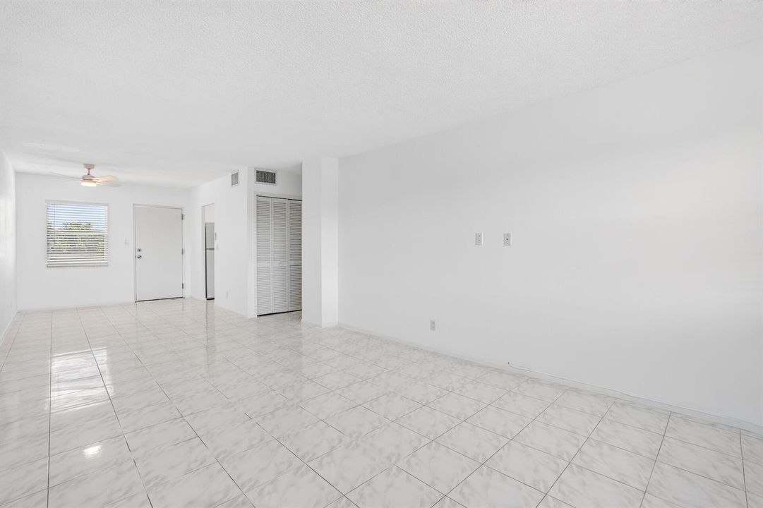 Horizon 404 Living area 4