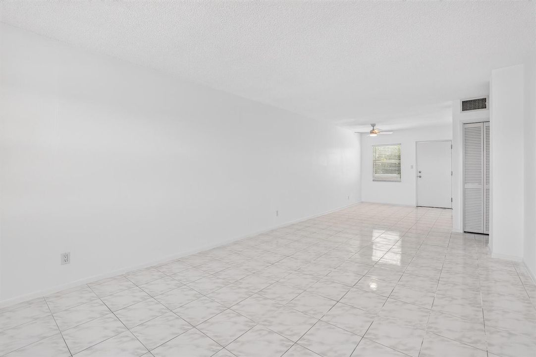 Horizon 404 LIVING AREA-3
