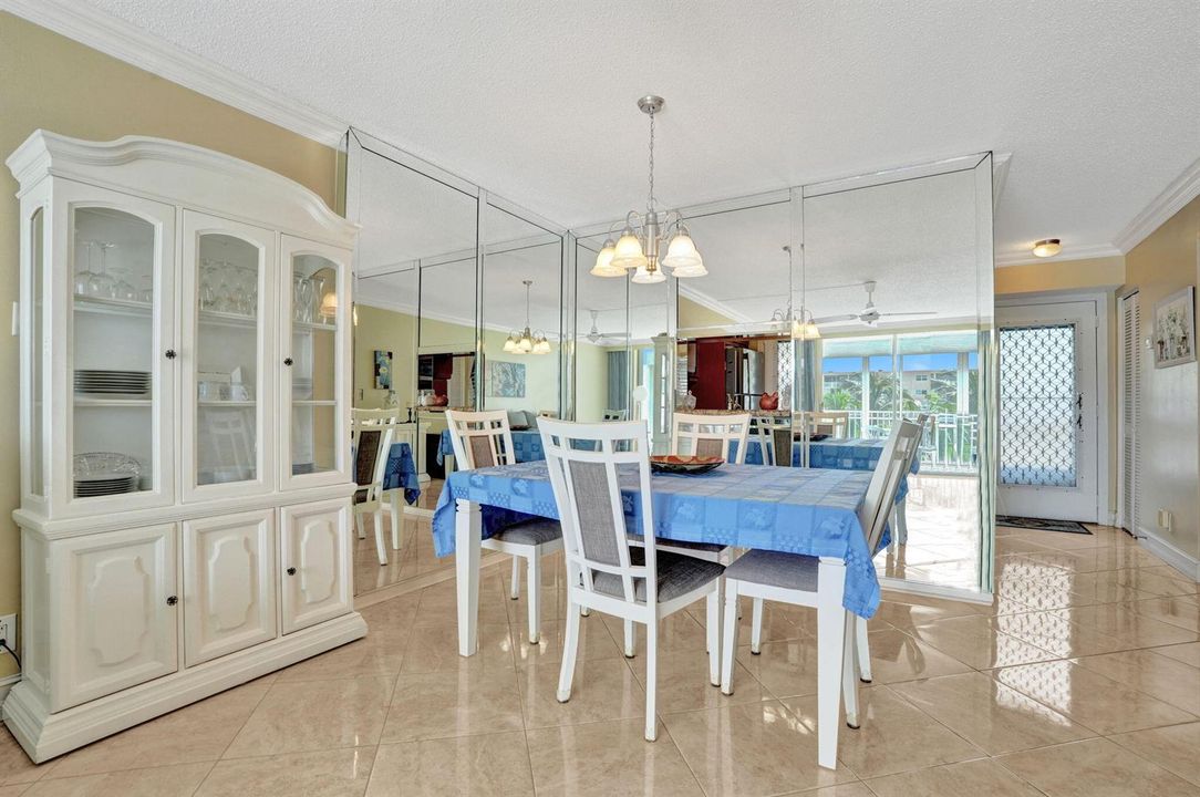 Dining 2