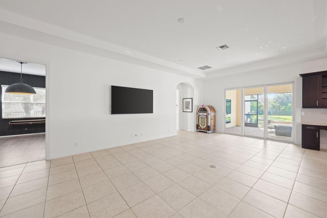 232 Carina Drive - 11.jpg-SMALL