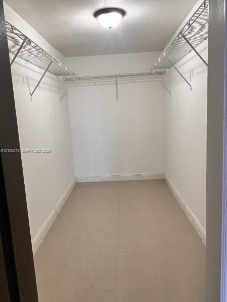 For Rent: $1,850 (1 beds, 1 baths, 870 Square Feet)