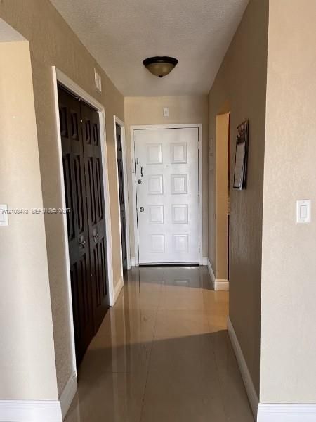 For Rent: $1,850 (1 beds, 1 baths, 870 Square Feet)