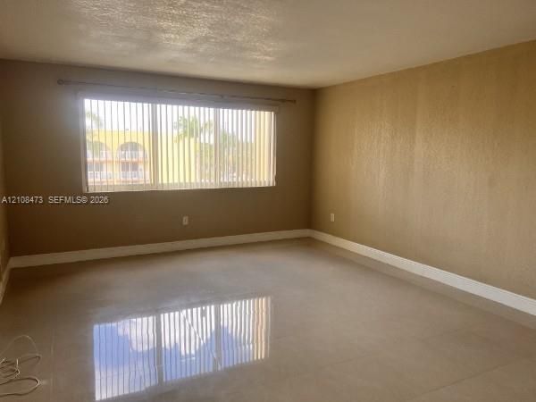For Rent: $1,850 (1 beds, 1 baths, 870 Square Feet)