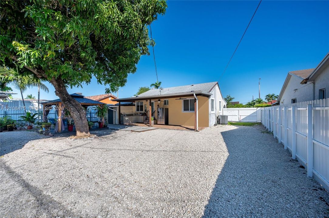 En Venta: $650,000 (3 camas, 2 baños, 1010 Pies cuadrados)