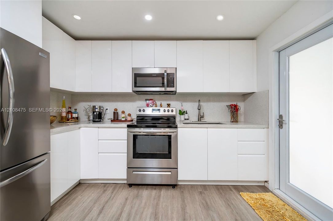 En Venta: $650,000 (3 camas, 2 baños, 1010 Pies cuadrados)