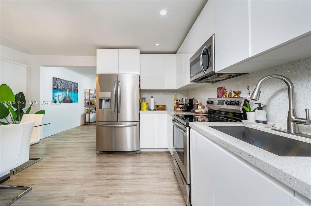 En Venta: $650,000 (3 camas, 2 baños, 1010 Pies cuadrados)