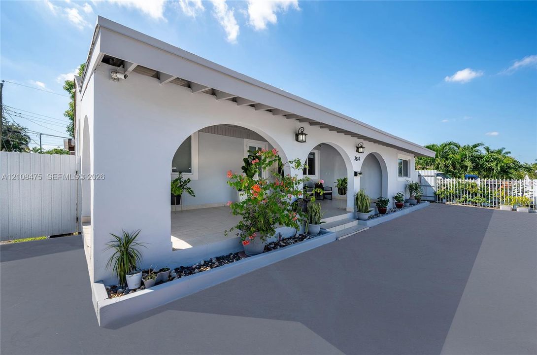 En Venta: $650,000 (3 camas, 2 baños, 1010 Pies cuadrados)