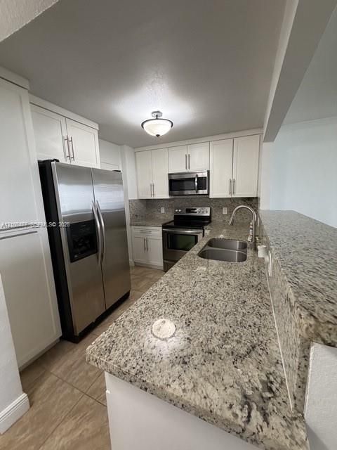 For Rent: $2,900 (3 beds, 2 baths, 1205 Square Feet)